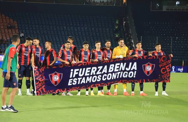 Crónica / El plantel azulgrana le brindó su apoyo al hijo de Raúl Zapag