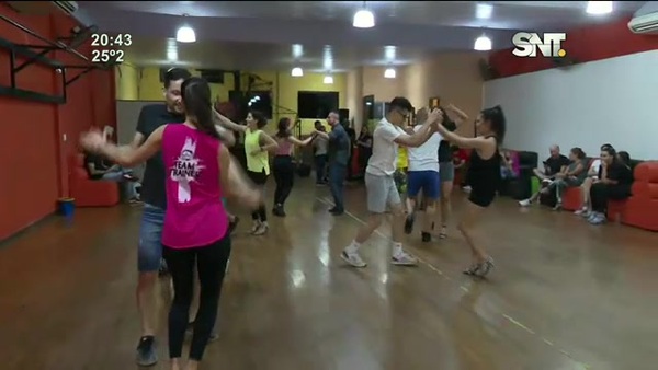 Hoy aprendemos a bailar Bachata - SNT