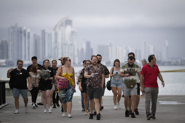 Unos 2.500 turistas llegan a Panamá en buques Norwegian Encore y Viking Star - MarketData