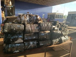 Intenta huir y lo detienen con 400 kilos de marihuana - Noticiero Paraguay