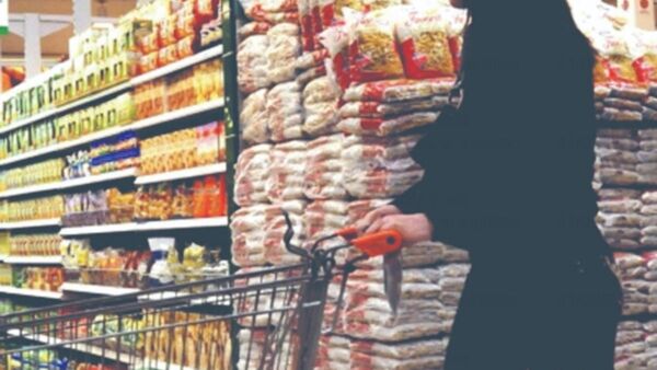 Familias se abastecen para recibir mañana a censistas