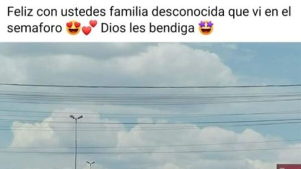 Pegó cartel por su auto para agradecer a Dios que su bebé no tiene leucemia
