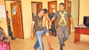 Vecinos atrapan, golpean y entregan a la Policía a tres supuestos asaltantes