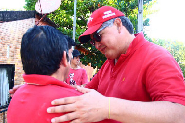 Tiki González comparte con vecinos del populoso barrio Remansito de Ciudad del Este | DIARIO PRIMERA PLANA