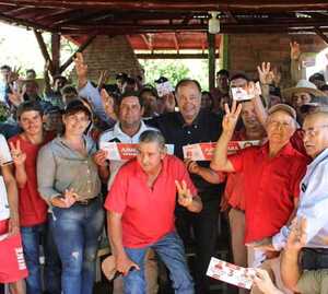 Yerbateros brindan apoyo a Juan Afara