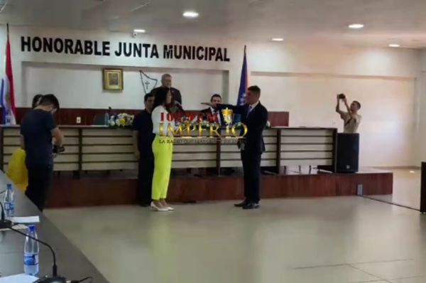 Ronald Acevedo jura ante la Junta Municipal y asume como nuevo intendente - Radio Imperio