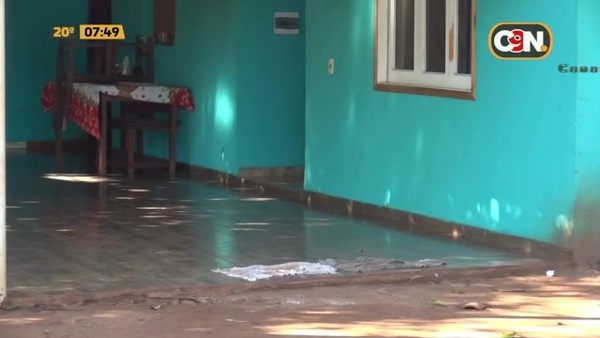 Herido por motoasaltantes en su propio patio - C9N