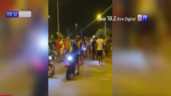 Disturbios y agresión a policías en CDE - Noticias Paraguay