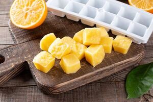 Cubitos de hielo de naranja para una piel radiante