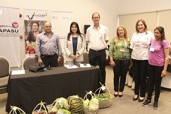 Colonos del INDERT acuerdan ventas por Gs 1.180.000.000 con supermercadistas