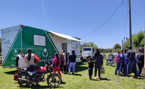 Asistencia médica con provisión de medicamentos y anteojos en Estero Cambá.
