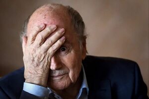Blatter culpa a Platini del “error” de conceder el Mundial de fútbol a Qatar - Fútbol Internacional - ABC Color