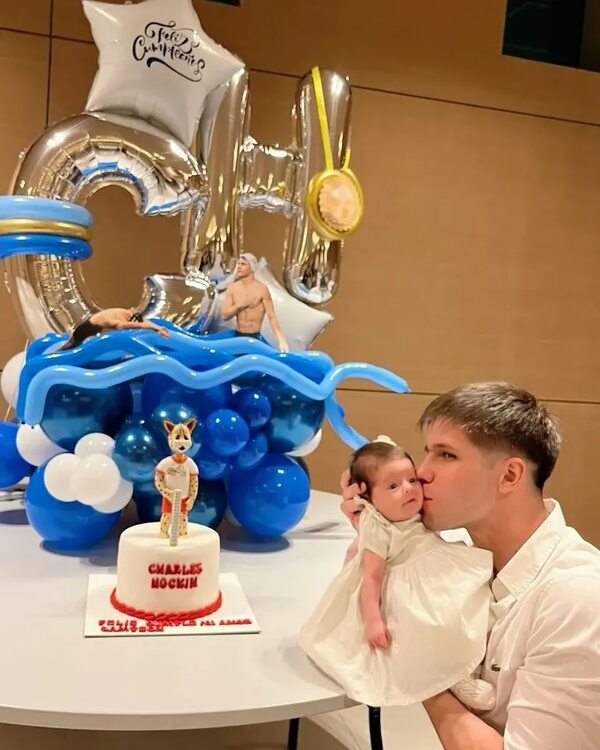 Charles Hockin celebró sus 33 años con su mejor regalo en brazos - Gente - ABC Color