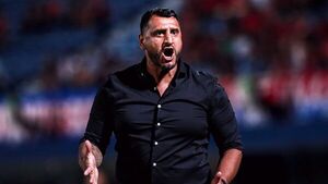 Okairo Mario Jara: "Fue un penal inventado, pateó el pasto"