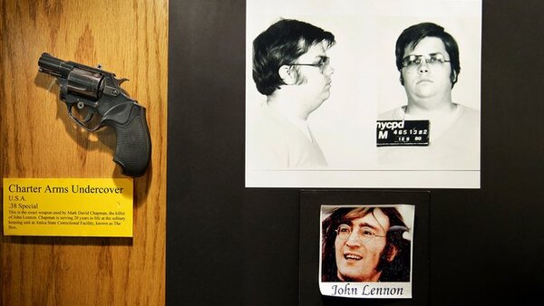Asesino de John Lennon hizo confesiones del hecho en su intento por salir de prisión