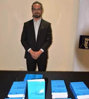 Autor de “Apuntes no matemáticos de economía” invita a una lectura amena e instructiva - La Clave