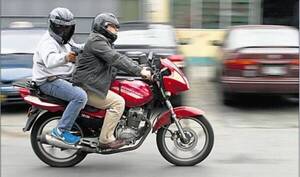 Crónica / Para robar un celular, motochorros le disparan en el pecho a un prójimo
