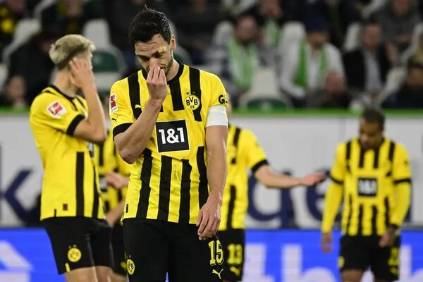 El Dortmund se estrella contra un eficaz Wolfsburgo y cede terreno - Fútbol Internacional - ABC Color