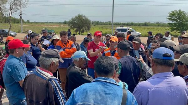 SEN asistió a nativos con 20.000 kilos de alimentos e igual cierran la ruta Transchaco - Noticias del Chaco - ABC Color