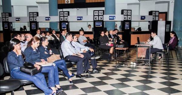 La Nación / Capacitan a más de 30 mil personas en temas tributarios