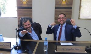 Archivan minuta de concejal y lo señalan de creerse «Superman»