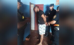 Imputan a hombre que apuñaló a dos vecinos en cancha de vóley