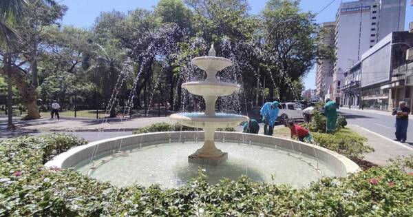 La Nación / Tras varios años fuera de servicio, reactivan la fuente de agua ubicada en el Paseo México