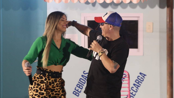Crónica / Pablito Lescano apareció cantando con Nadia Portillo