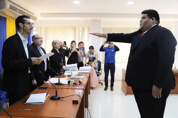 Luque: asumieron nuevas autoridades de la Junta Municipal - Nacionales - ABC Color