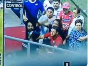Crónica / [VIDEO] Moquete en el “Arsenio Erico” tras la derrota de Nacional