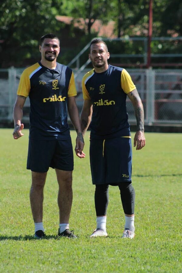 Óscar Franco y Roque Caballero, finalistas del torneo Apertura de El Salvador, - Fútbol Internacional - ABC Color