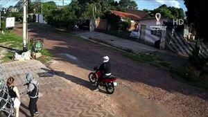 Con los rostros cubiertos, motochorros asaltaron a una joven