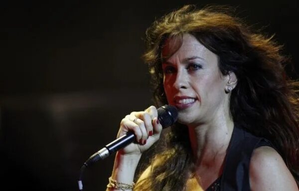 Alanis Morissette denuncia la atmósfera contra mujeres del mundo de la música - Música - ABC Color