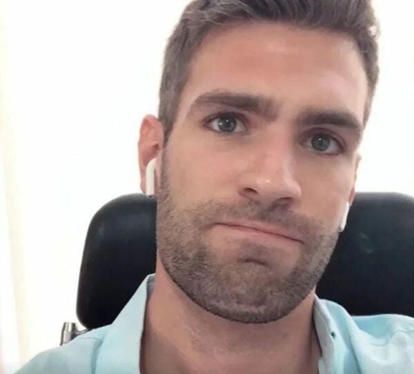 Hijo de Sanie se “ofrece” en Tinder