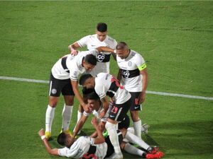 Olimpia acaricia la estrella 46 - Informatepy.com