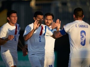 Estreno y victoria en la Neom Beach Soccer Game - APF