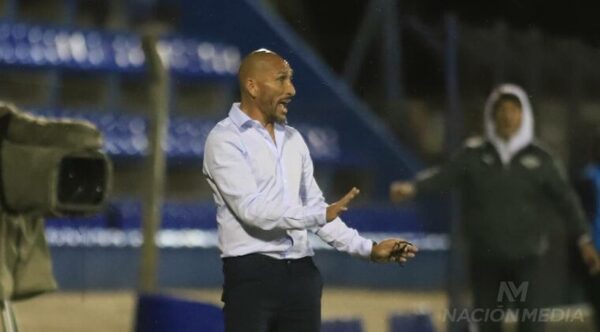Sol de América, con la soga al cuello, despide al director técnico