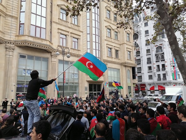 Azerbaiyán celebra el segundo aniversario de la victoria en la Guerra Patria | 1000 Noticias