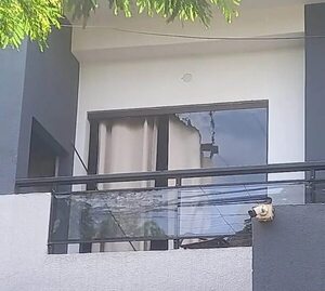 Brasileño disparó cinco veces contra el departamento de su expareja - ABC en el Este - ABC Color
