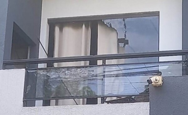 Brasileño acribilló el departamento de su expareja