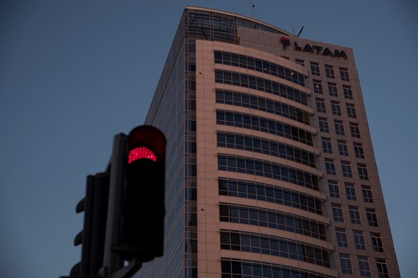 Sindicato de Pilotos y Latam Airlines extienden negociaciones por 5 días - MarketData