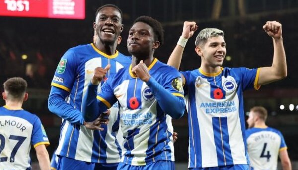 Brighton de Julio Enciso le ganó al Arsenal de visitante, por 3 a 1, en la Copa de la Liga Inglesa.