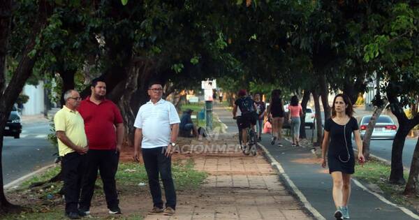 La Nación / Tras polémica jornada de censo, la gente volvió a tomar las calles luego de las 18:00