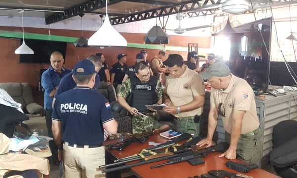 (VIDEO) ¿Mba’eicha piko?: Ex convicto tenía armamentos de guerra en su casa