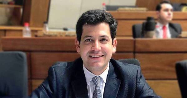 La Nación / Raúl Latorre lidera intención de votos, según encuestas
