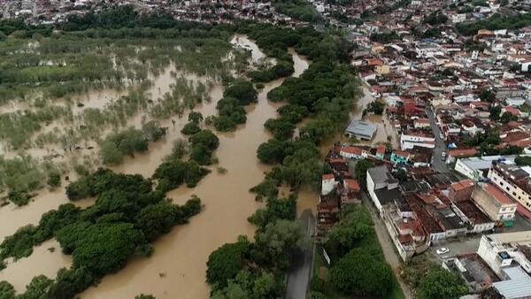 Más de un centenar de fallecidos por intensas lluvias en Brasil | 1000 Noticias
