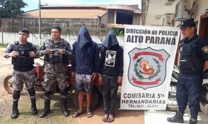Apresan a dos jóvenes por robo de un celular en Hernandarias – Diario TNPRESS