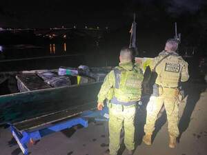 Policía Militar incauta embarcación con volúmenes de marihuana en el Paraná - La Clave