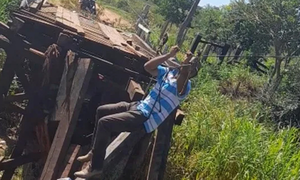 Indígenas usan tirolesa para cruzar río Aquidabán ante falta de puente - OviedoPress