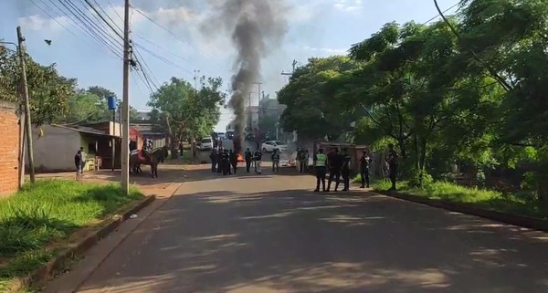 Desalojo violento en CDE en finca en litigio | 1000 Noticias